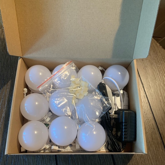 SOLD Hollywood style vanity lights. Warm white LED. - Picture 3 of 3